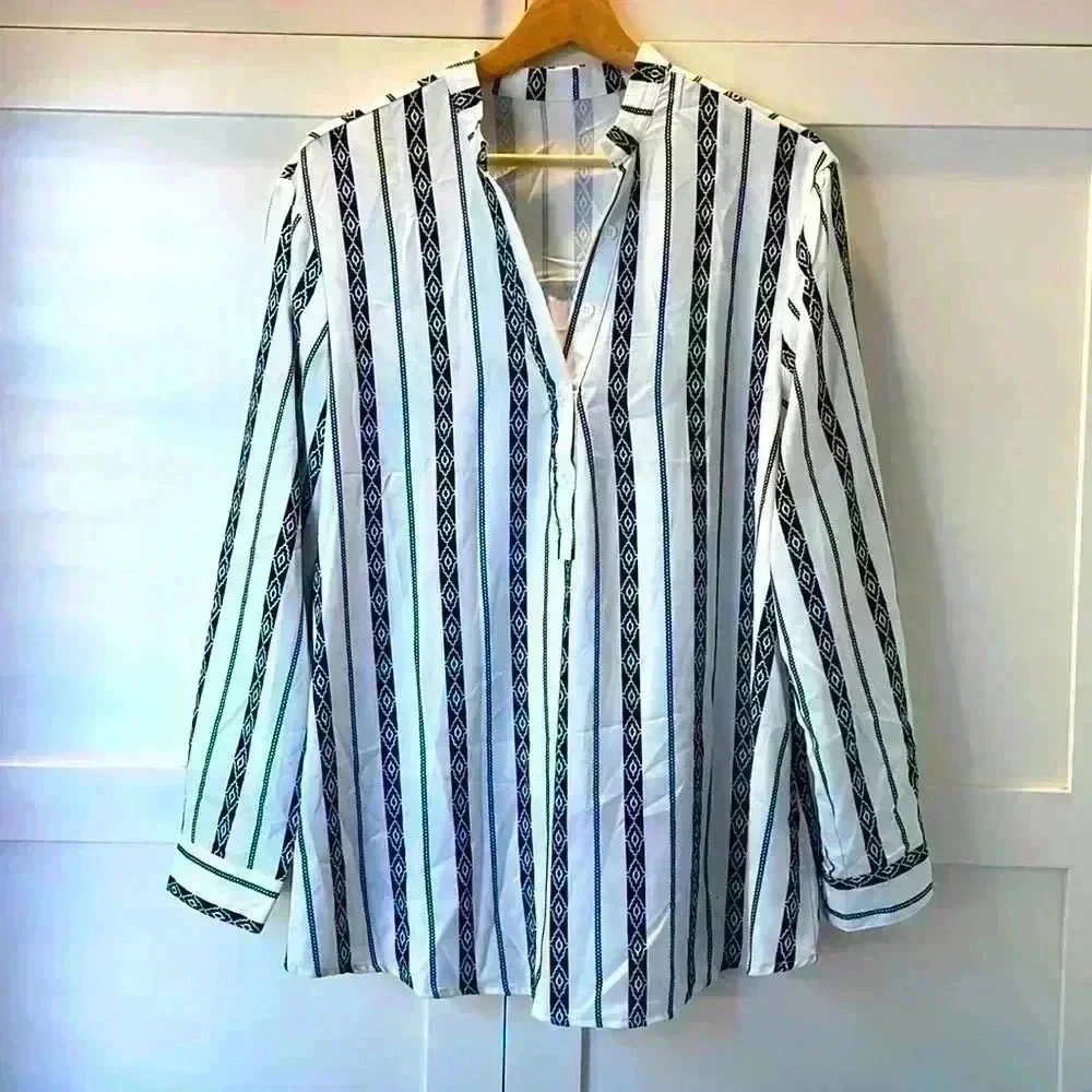 Long Sleeve White with Black Design Blouse Size: Large